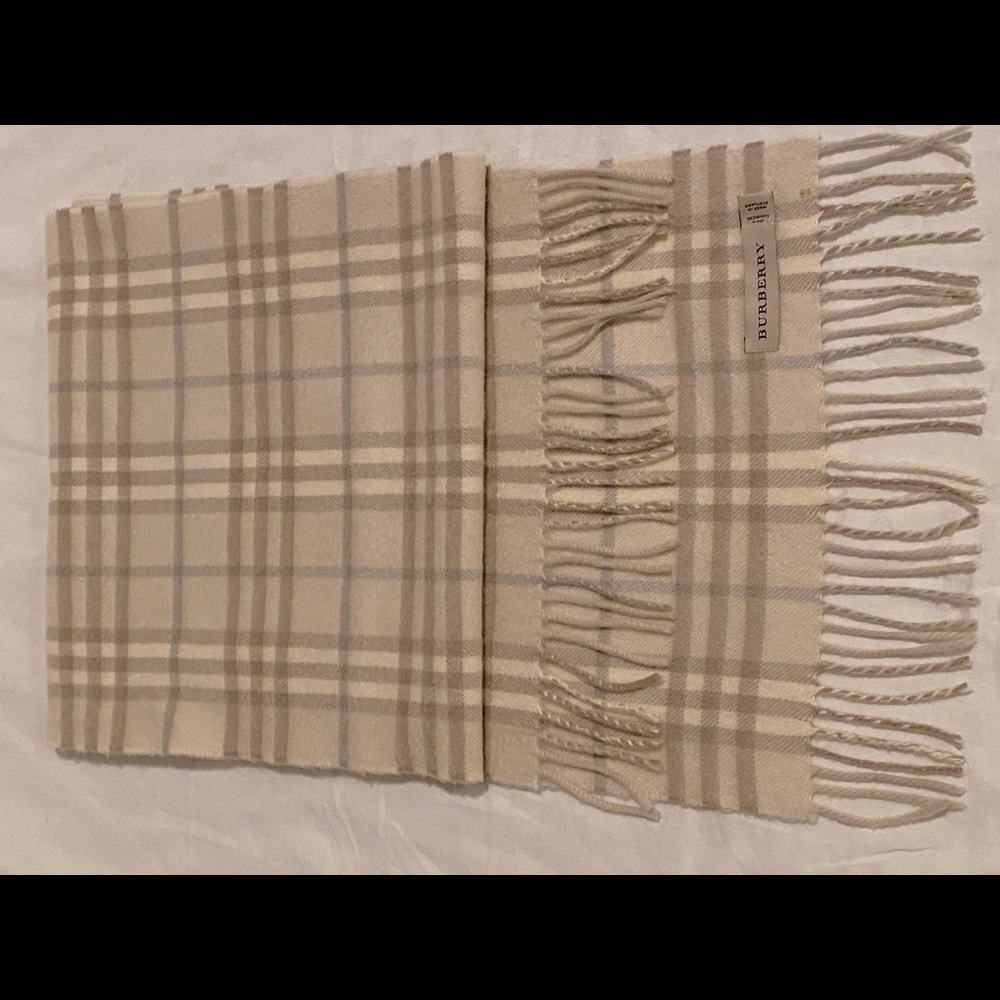 Burberry Cashmere Scarf in Cream